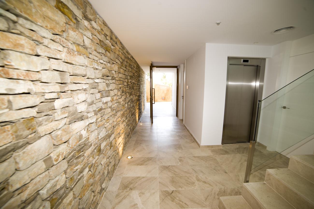 downstairs elevator nook and hallway - Costa Brava Overlook - Ballard & Mensua Architecture