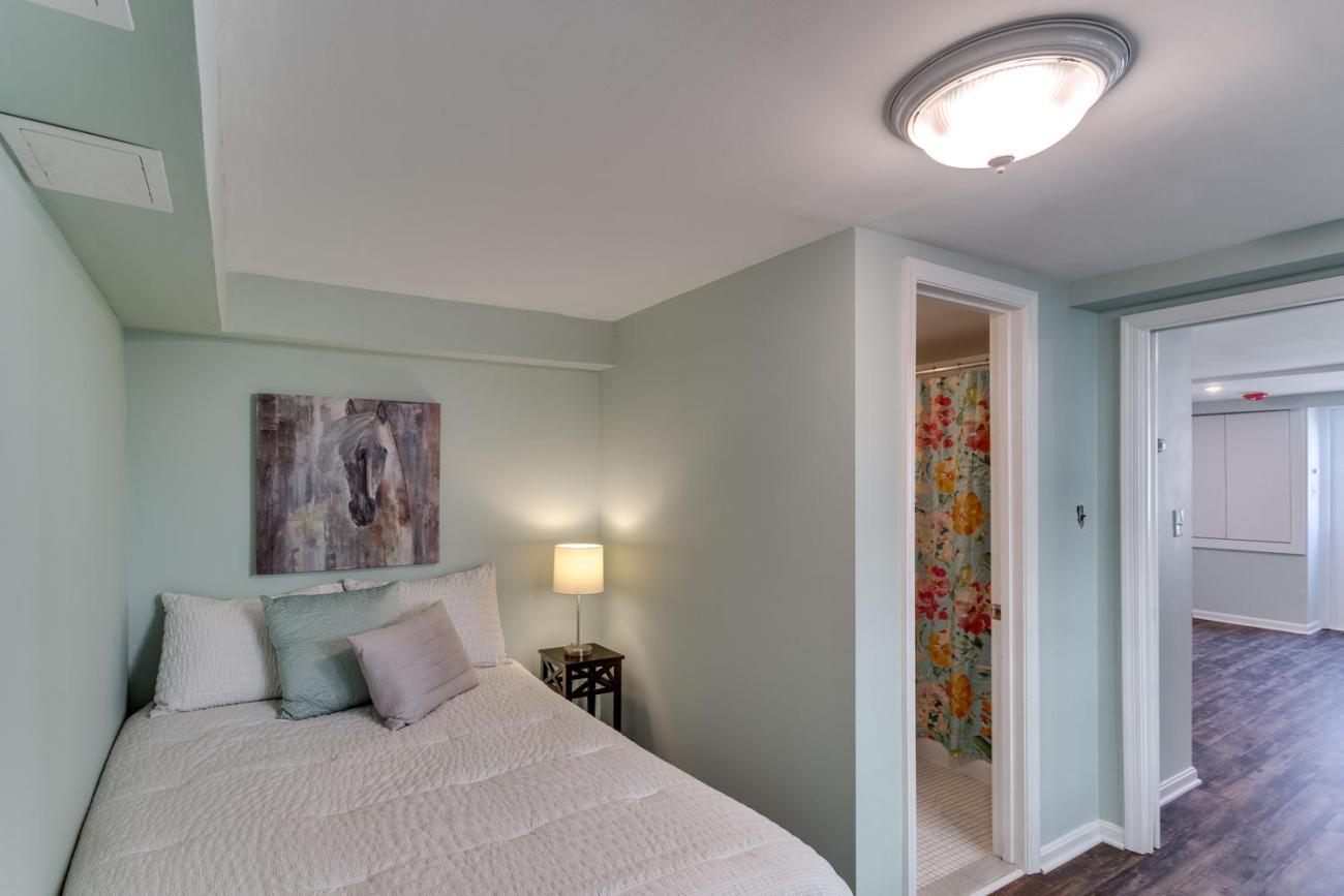 light bedroom - historic charm in NW DC - Ballard & Mensua Architecture