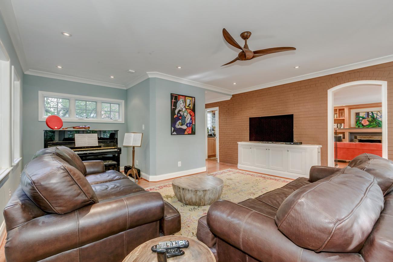 family room looking towards the kitchen and foyer - The Shire of Spring Valley - Ballard & Mensua