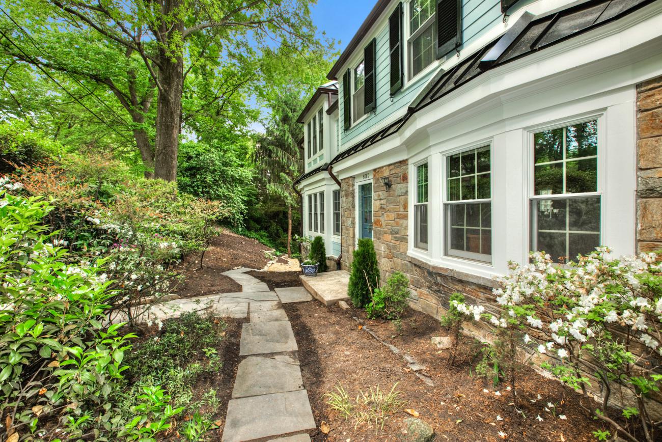 front right elevation of home - The Shire of Spring Valley - Ballard & Mensua