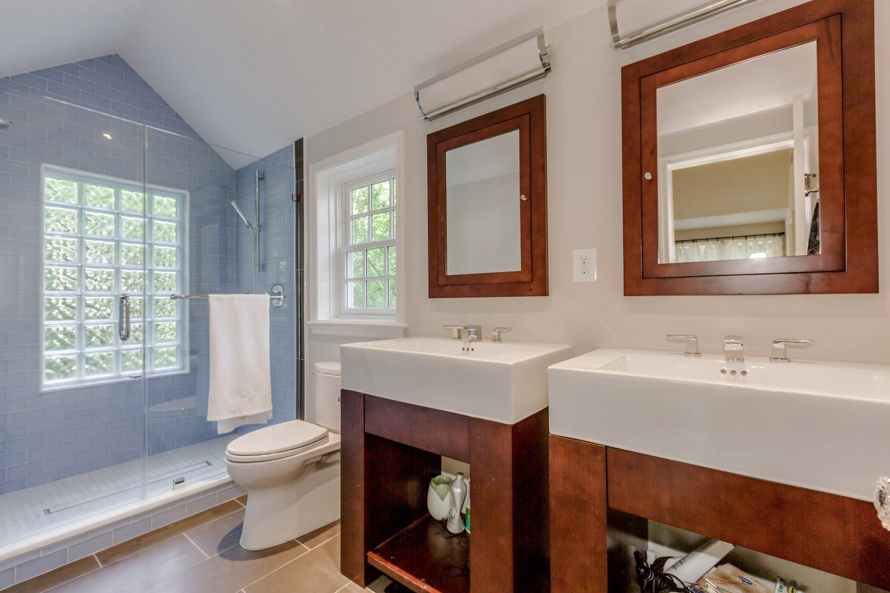 Master bathroom with shower deal - The Shire of Spring Valley - Ballard & Mensua