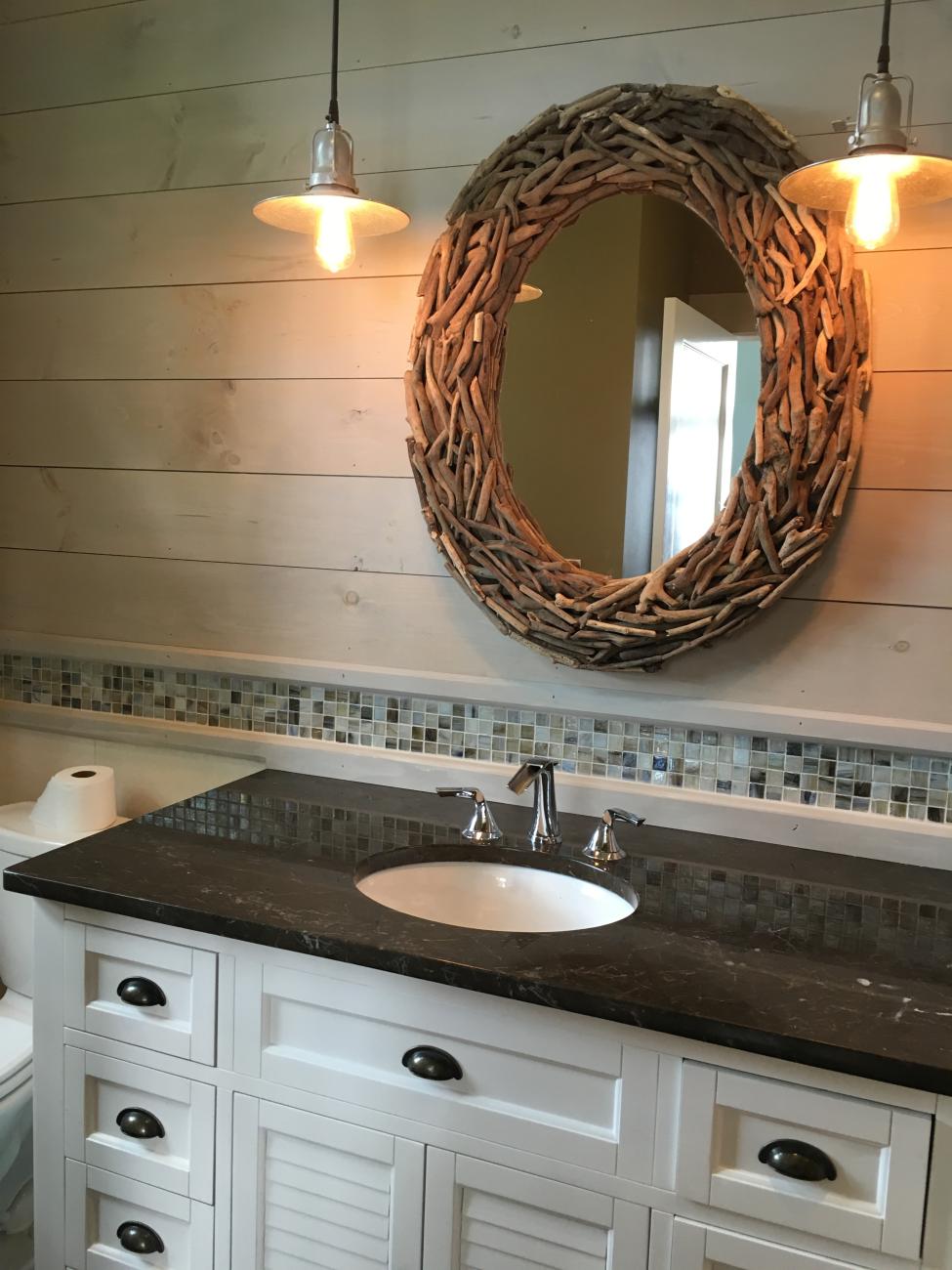 hall bathroom with natural mirror - shore house - karminski project